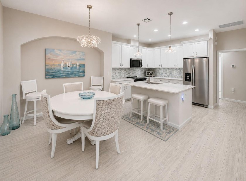 Welcome to this beautifully upgraded 2-bedroom + Den, 2-bathroom - photo 8