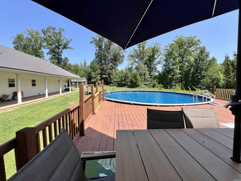 Welcome home to this beautifully updated 3-bedroom, 2-bath - photo 4