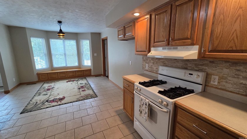 Welcome to market this well-maintained family home offering over - photo 5