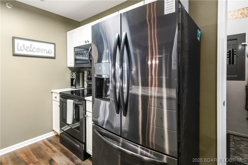 Welcome to your dream retreat! This immaculate 3-bedroom, 2-bath - photo 13