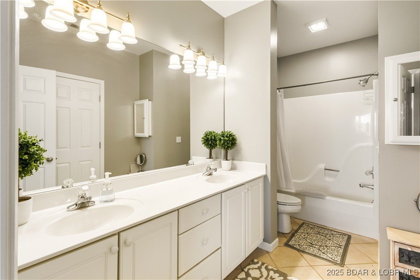 Welcome to your dream retreat! This immaculate 3-bedroom, 2-bath - photo 15