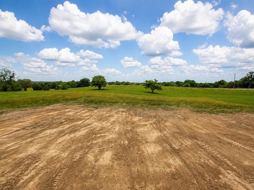 If you have been searching for the perfect country home, look no - photo 16