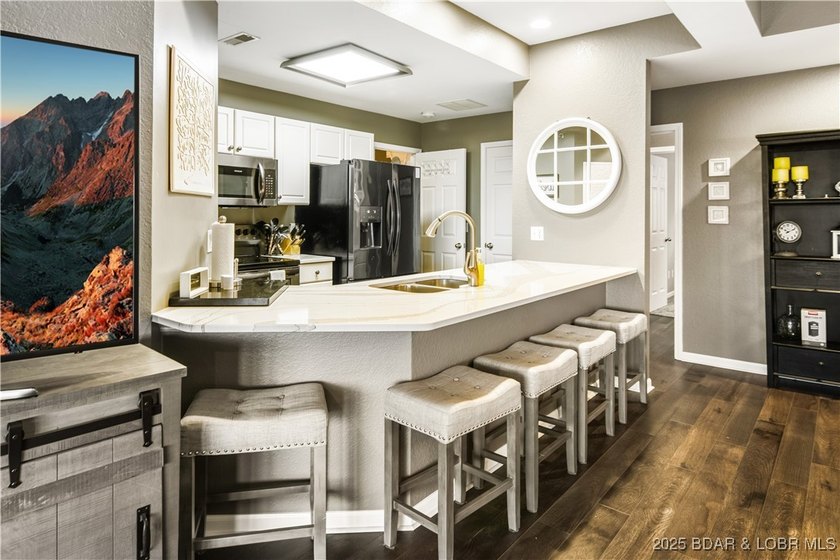 Welcome to your dream retreat! This immaculate 3-bedroom, 2-bath - photo 23