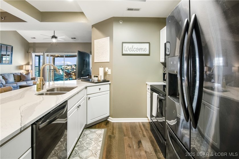 Welcome to your dream retreat! This immaculate 3-bedroom, 2-bath - photo 24