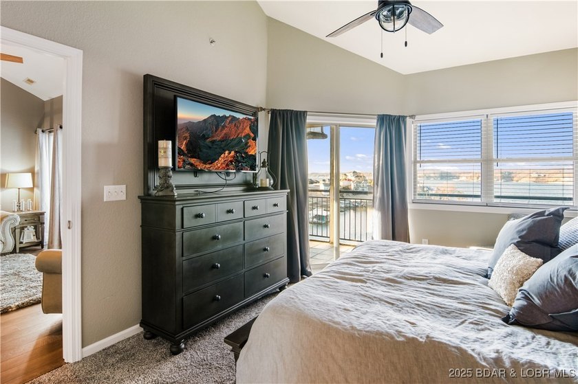 Welcome to your dream retreat! This immaculate 3-bedroom, 2-bath - photo 32
