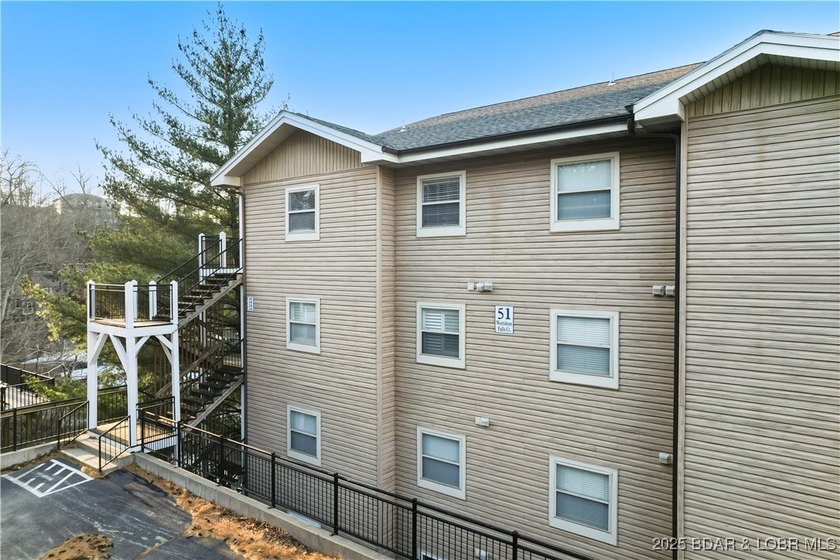 Welcome to your dream retreat! This immaculate 3-bedroom, 2-bath - photo 36