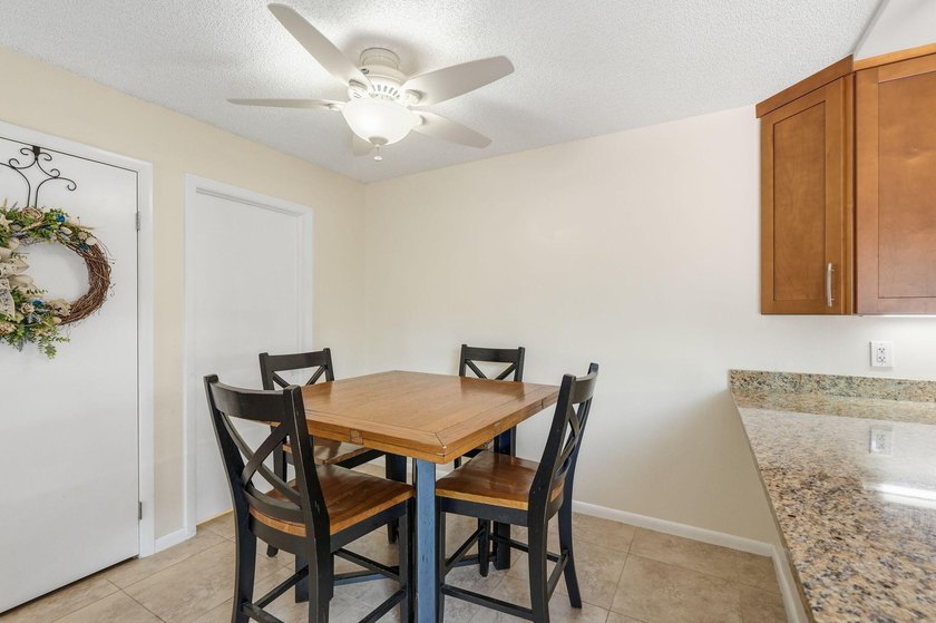Welcome home to this well-presented 2-bed, 2.5-bath townhome - photo 8