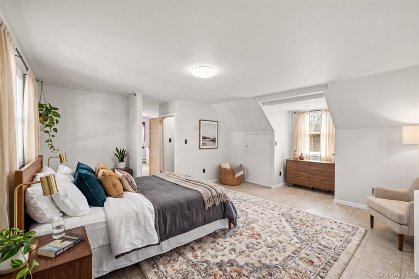 Introducing 6 Grenville Ct- Welcome to this charming 4-bedroom - photo 10
