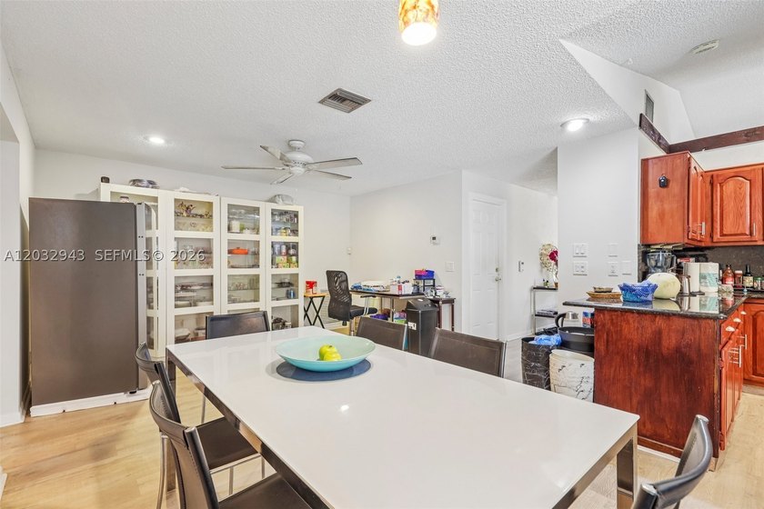 Beautiful 3-bedroom, 2-bath pool home located in a desirable - photo 11