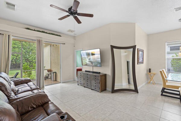 Welcome to Lake Charles in St. Lucie West! This well maintained - photo 13