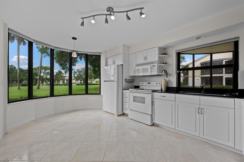 Immaculate and move in ready, this light and bright first floor - photo 17