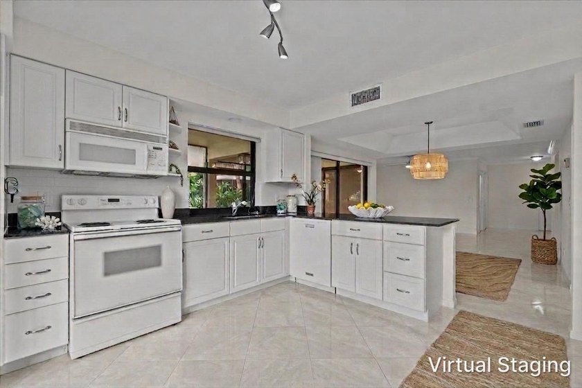 Immaculate and move in ready, this light and bright first floor - photo 18