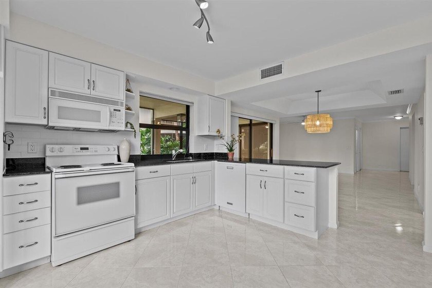 Immaculate and move in ready, this light and bright first floor - photo 19