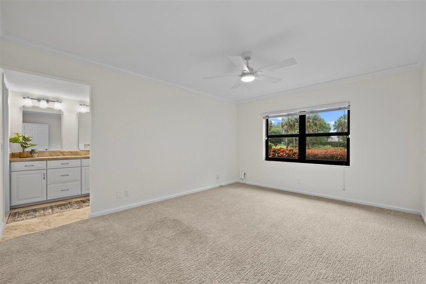 Immaculate and move in ready, this light and bright first floor - photo 23