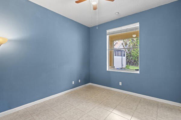 Welcome to Lake Charles in St. Lucie West! This well maintained - photo 24