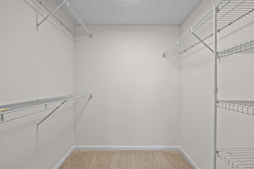 Immaculate and move in ready, this light and bright first floor - photo 25