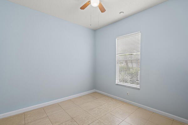 Welcome to Lake Charles in St. Lucie West! This well maintained - photo 26