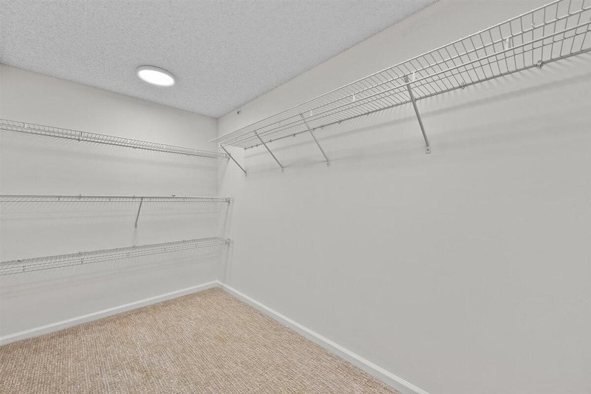 Immaculate and move in ready, this light and bright first floor - photo 26