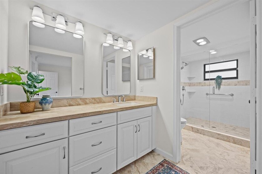 Immaculate and move in ready, this light and bright first floor - photo 27