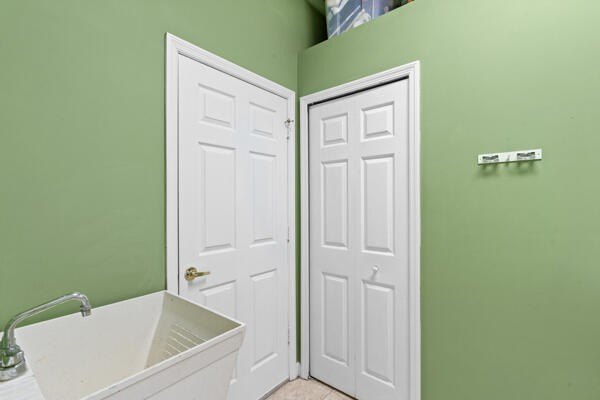 Welcome to Lake Charles in St. Lucie West! This well maintained - photo 28