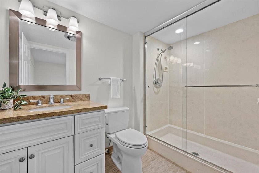 Immaculate and move in ready, this light and bright first floor - photo 32