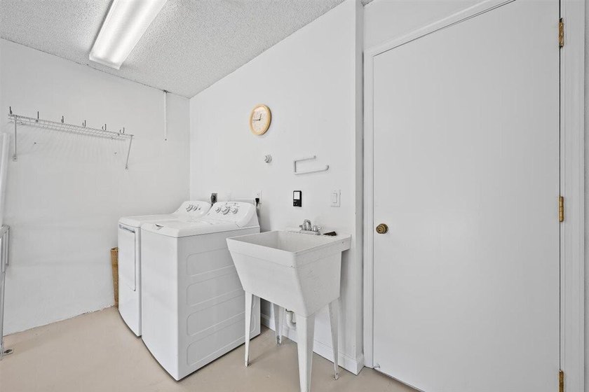 Immaculate and move in ready, this light and bright first floor - photo 33