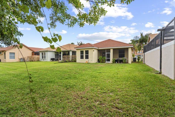 Welcome to Lake Charles in St. Lucie West! This well maintained - photo 34