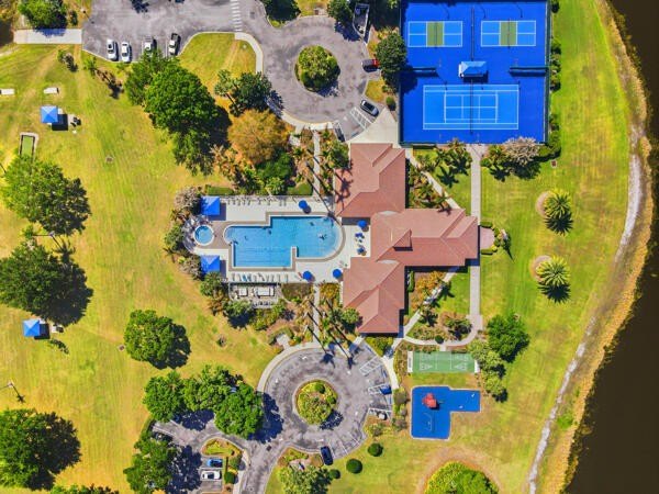 Welcome to Lake Charles in St. Lucie West! This well maintained - photo 39
