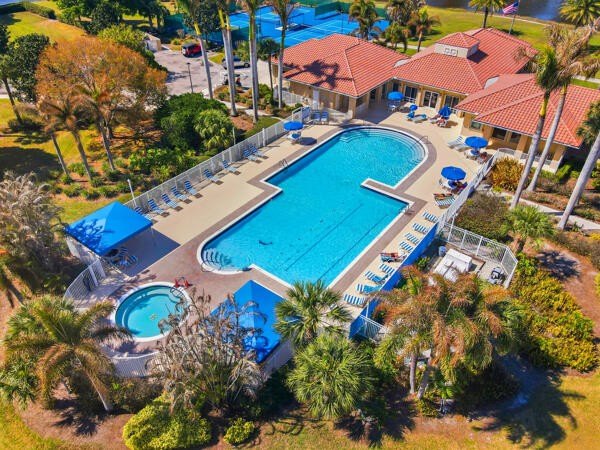 Welcome to Lake Charles in St. Lucie West! This well maintained - photo 40