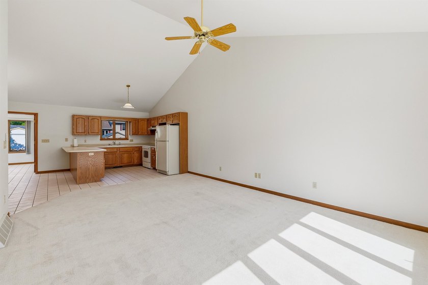 Spacious, open concept 2bed/2bath ranch style condo on the SE - photo 6