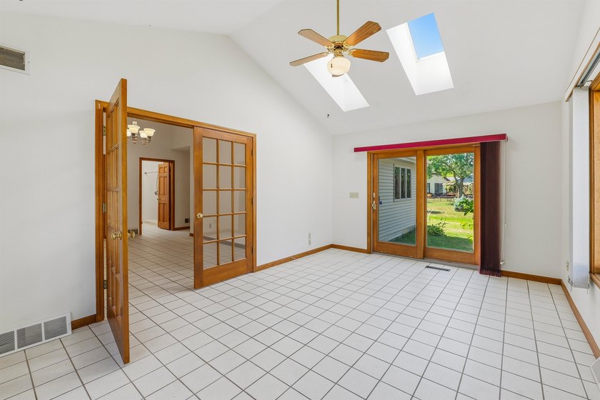 Spacious, open concept 2bed/2bath ranch style condo on the SE - photo 10
