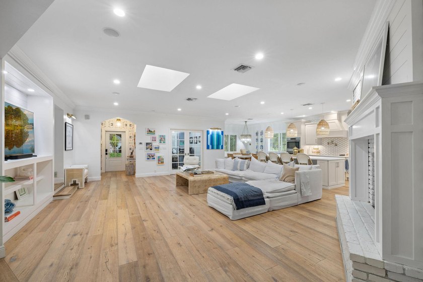Experience effortless coastal luxury in this one-of-a-kind - photo 13