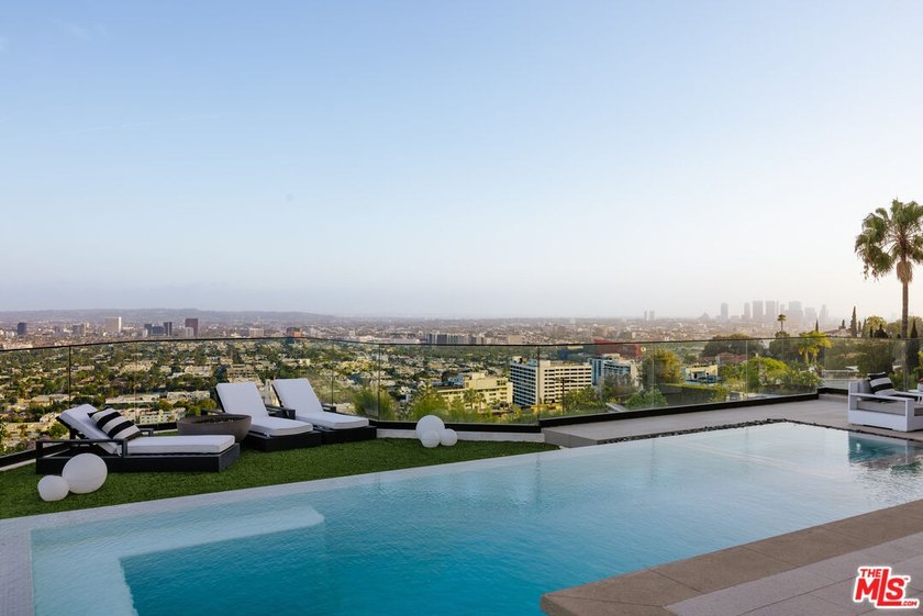 Boasting A+ panoramic views that are among the most - photo 2