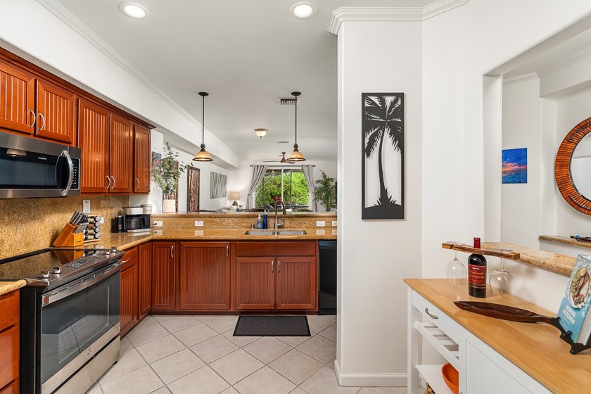 Tucked within Waikoloa Beach Villas, this ground-floor residence - photo 2