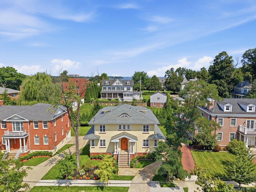 Welcome to an architectural masterpiece set in the heart of - photo 4