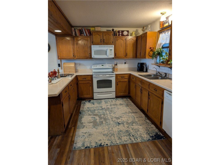 What a lovely family home with large rooms so close to the Lake - photo 11
