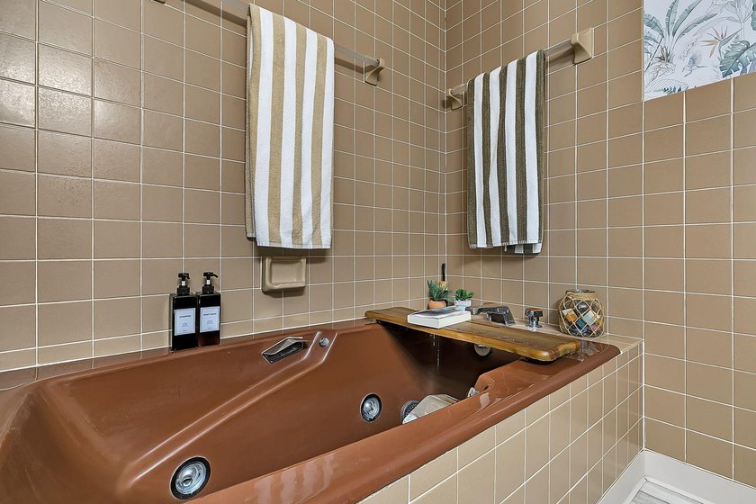 Beautifully updated 2-bedroom, 2-bath condo offering 1,170 - photo 18
