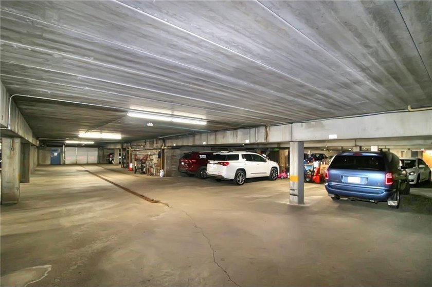 Beautifully updated 2-bedroom, 2-bath condo offering 1,170 - photo 20