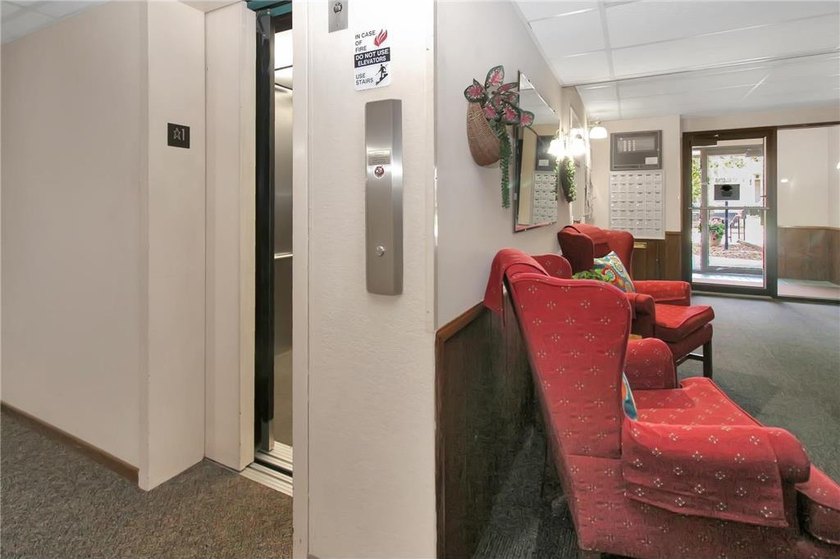 Beautifully updated 2-bedroom, 2-bath condo offering 1,170 - photo 21