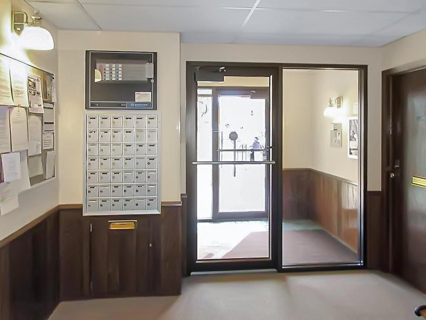 Beautifully updated 2-bedroom, 2-bath condo offering 1,170 - photo 22