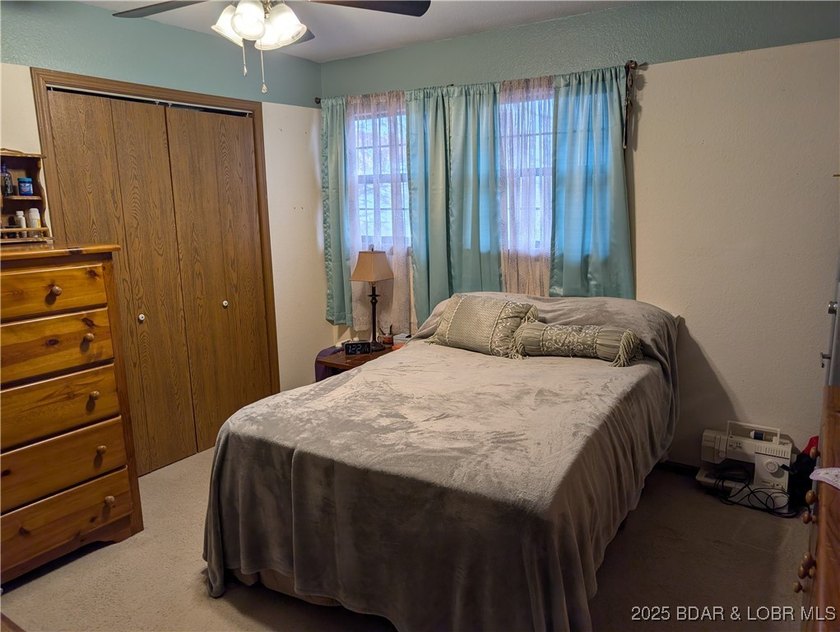 What a lovely family home with large rooms so close to the Lake - photo 32