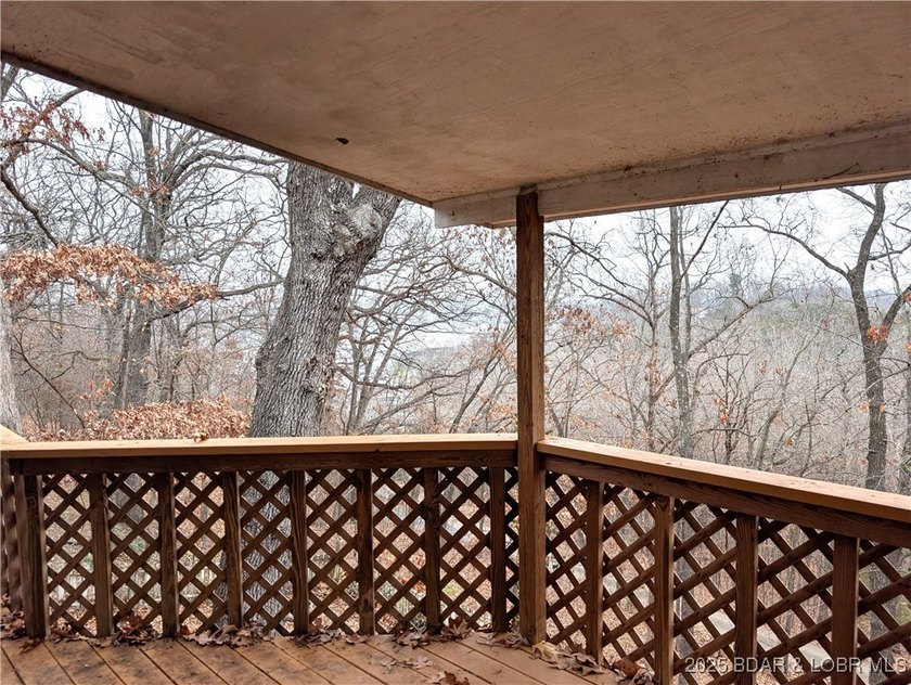 What a lovely family home with large rooms so close to the Lake - photo 34