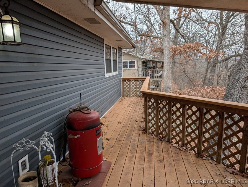 What a lovely family home with large rooms so close to the Lake - photo 35