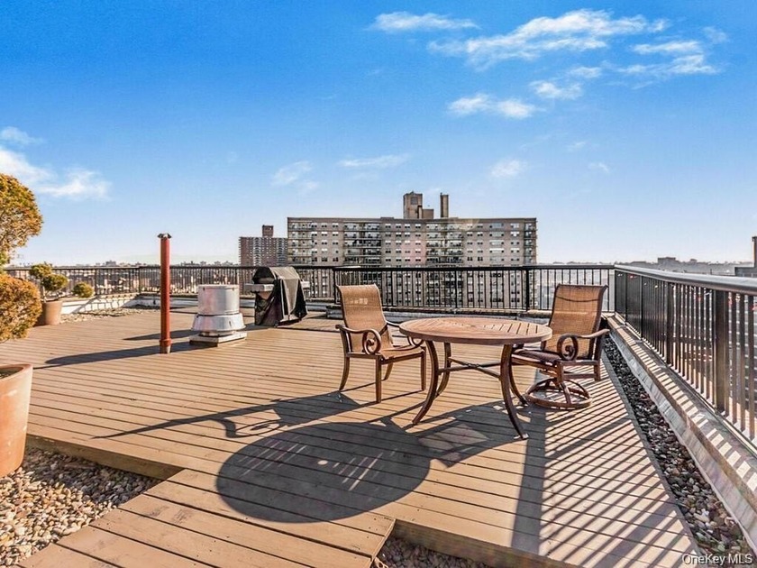 Welcome to a beautiful and amazingly maintained 2 Beds/ 2 Bath - photo 10