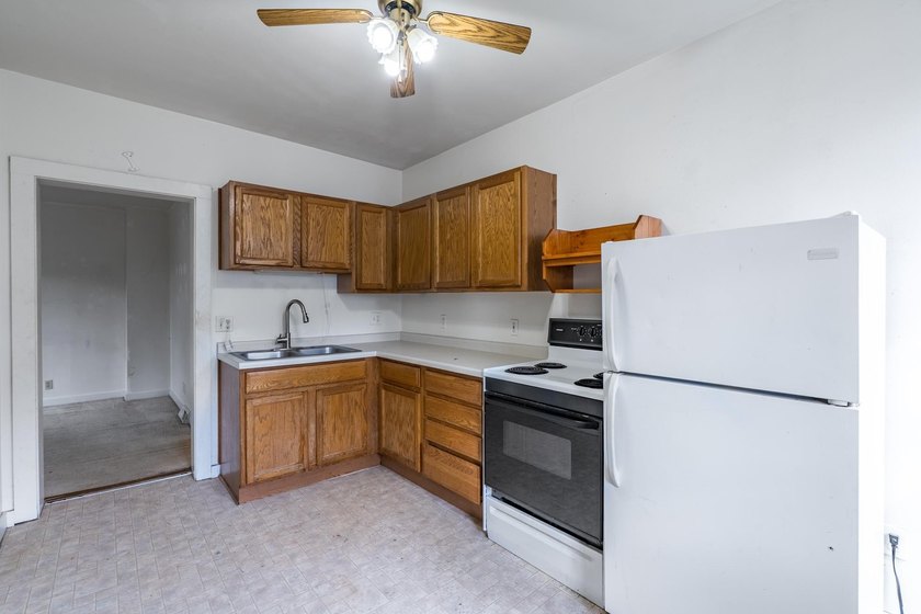 Expand your investment portfolio with this well-maintained - photo 16
