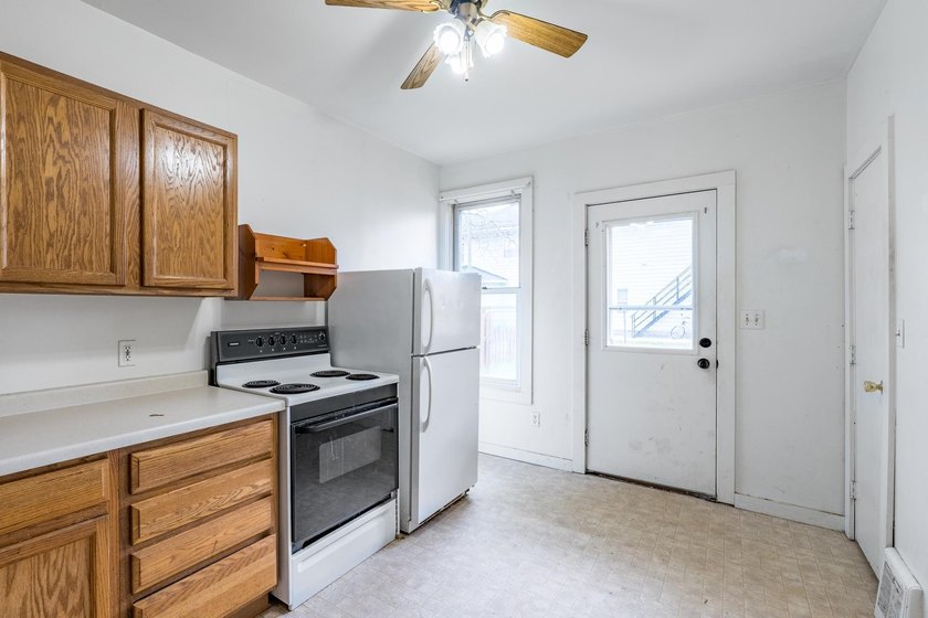 Expand your investment portfolio with this well-maintained - photo 17