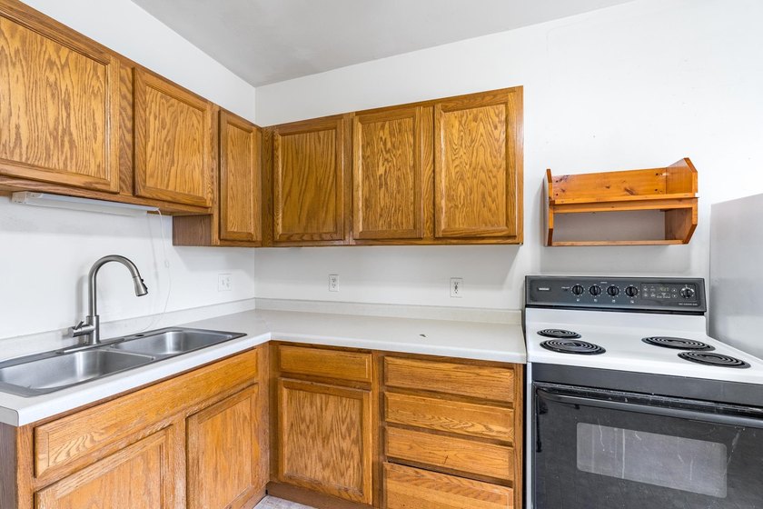 Expand your investment portfolio with this well-maintained - photo 18