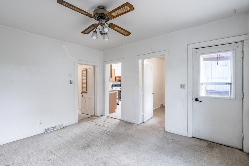 Expand your investment portfolio with this well-maintained - photo 20