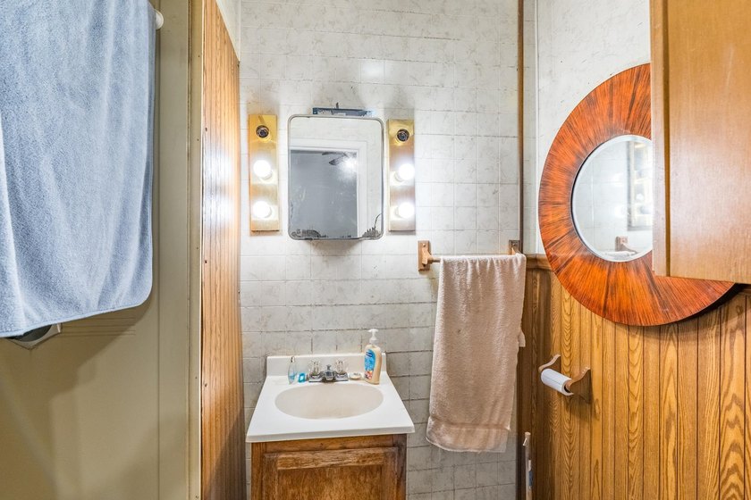 Expand your investment portfolio with this well-maintained - photo 31