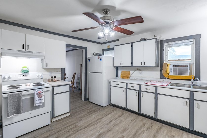 Expand your investment portfolio with this well-maintained - photo 37